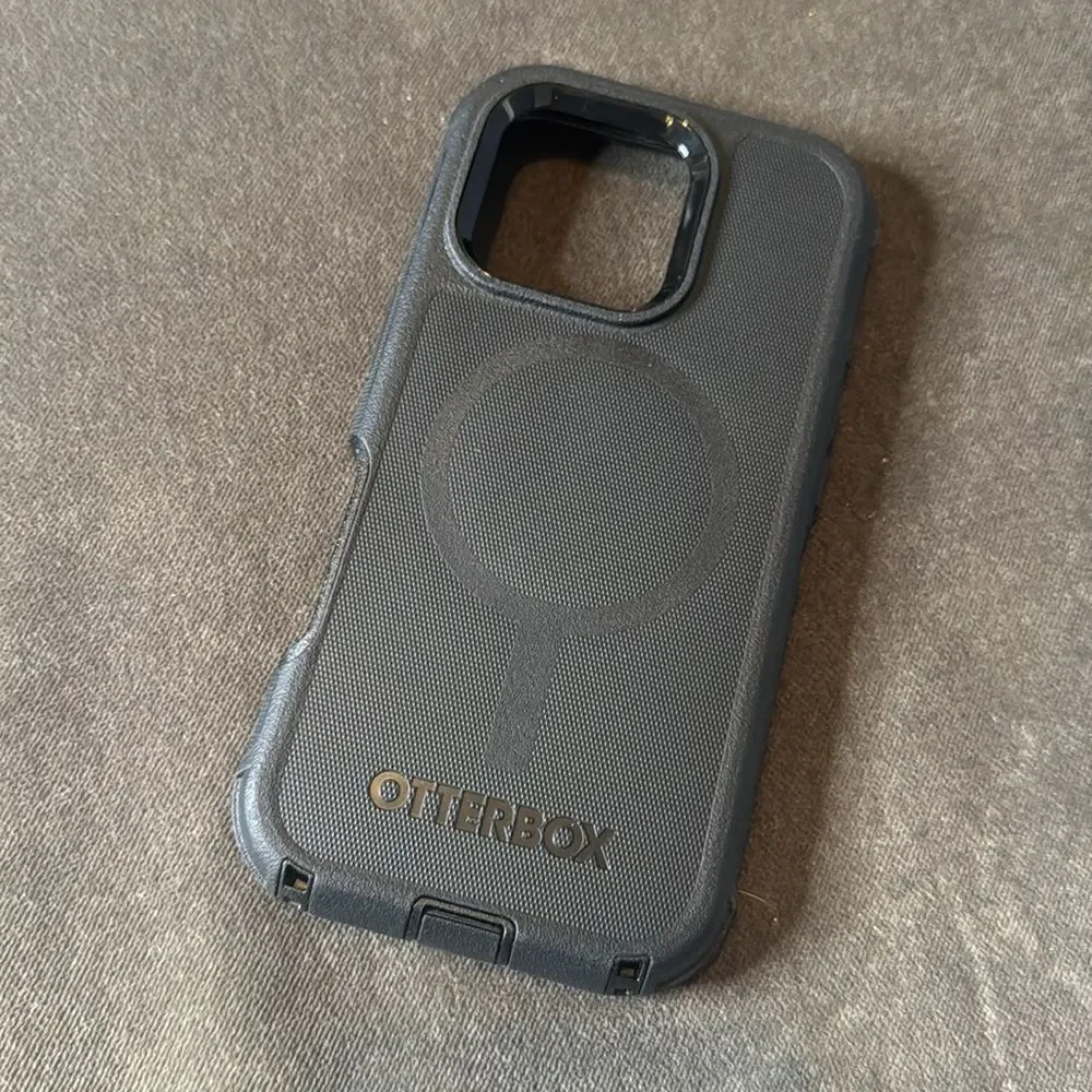OtterBox damage tri